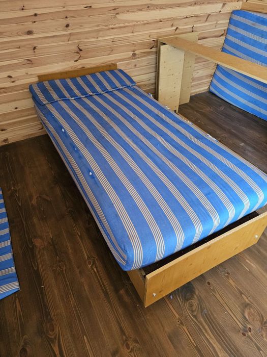 Продам два односпальні ліжка — повний комплект