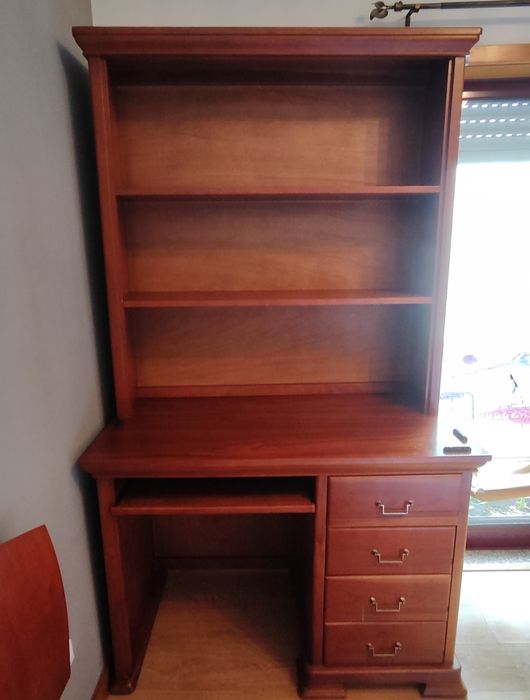 Escritório com biblioteca