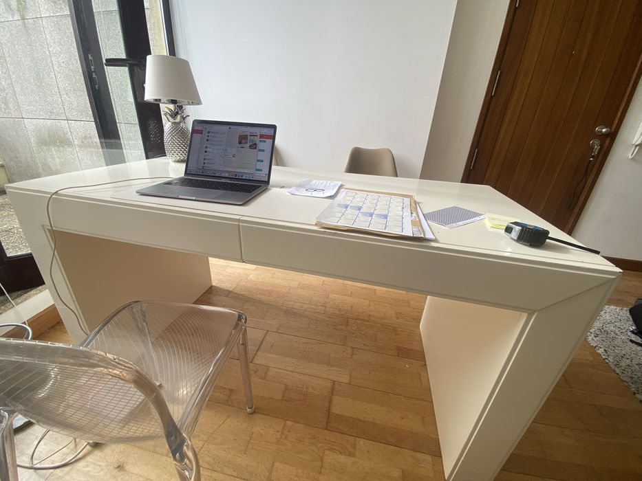 Secretaria em madeira cor branca