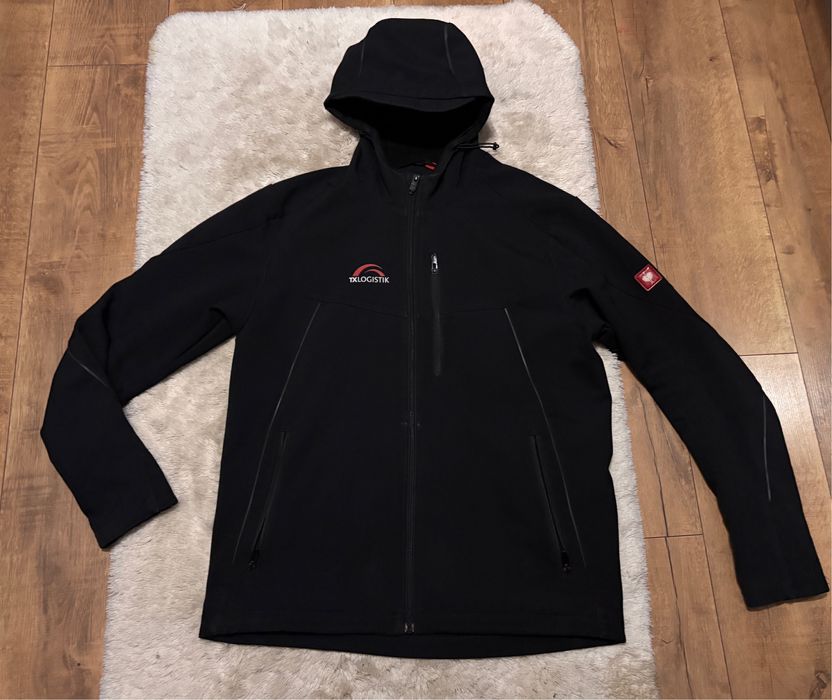 Czarna kurtka softshell wiatrowka Engelbertstrauss