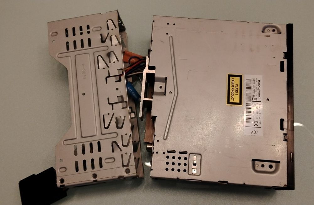Auto rádio Blaupunkt encastre com painel destacável