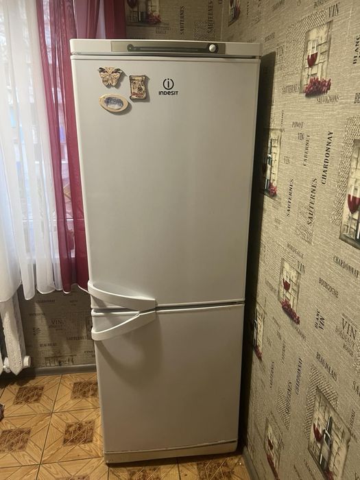 Холодильник Індезіт