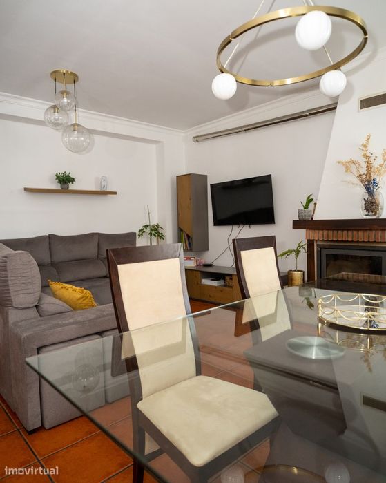 Moradia Bifamiliar Duplex com Garagem, e Quintal Privado em  Foz Côa