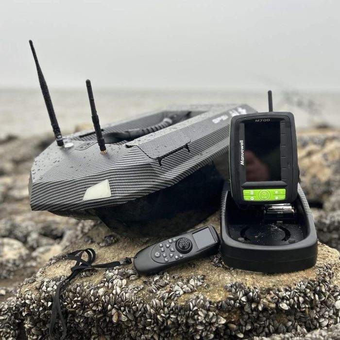 Łódka zdalnie sterowana Manuowell Assassin Carbon GPS Echosonda