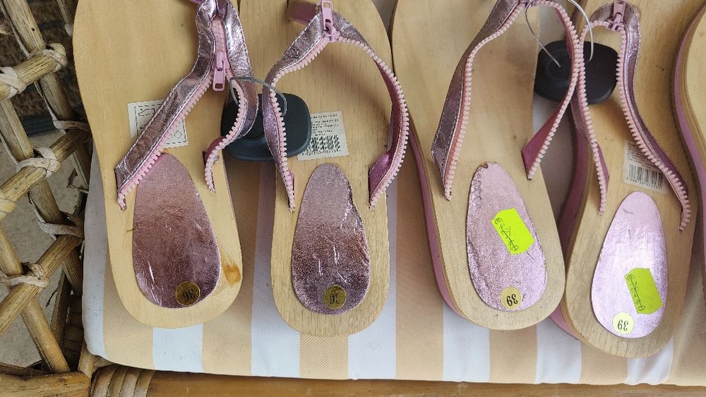 Chinelos dedo novos vários cores
