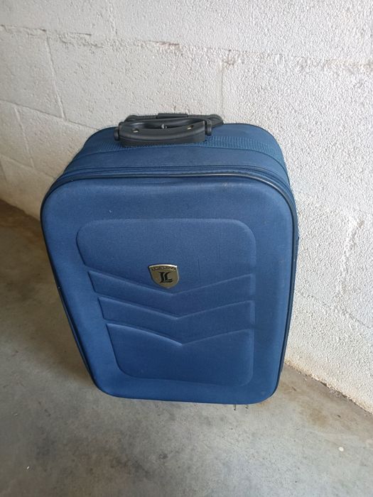 Mala de viagem trolley de cabine.
Medidas: 50/35/20cm
Completamente impecável