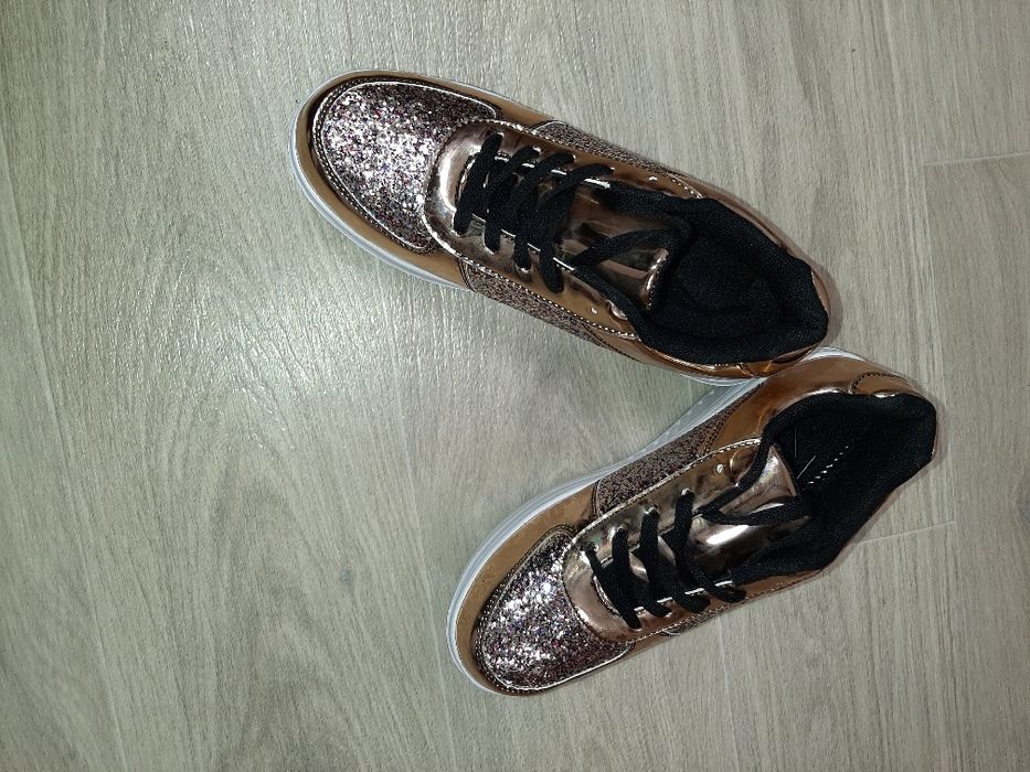 Кроссовки мокасины слипоны золотистые блестящие р.40
