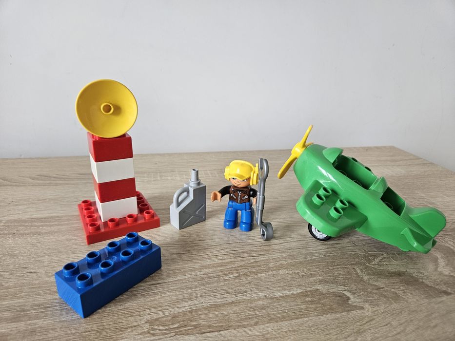 Zestaw Lego Duplo Maly samolot + pilot (12 el.)
