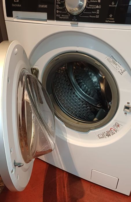 pralka Electrolu 8 kg / 1200 rpm stan bdb