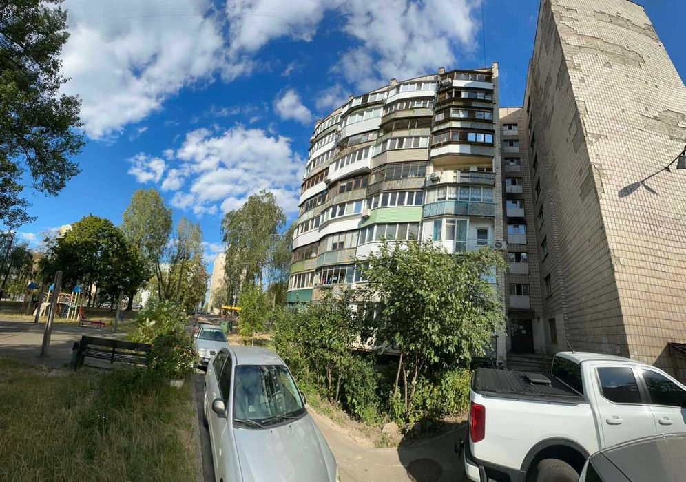 Вул. Іллєнка Юрія (Мельникова) буд.85, метро Дорогожичі