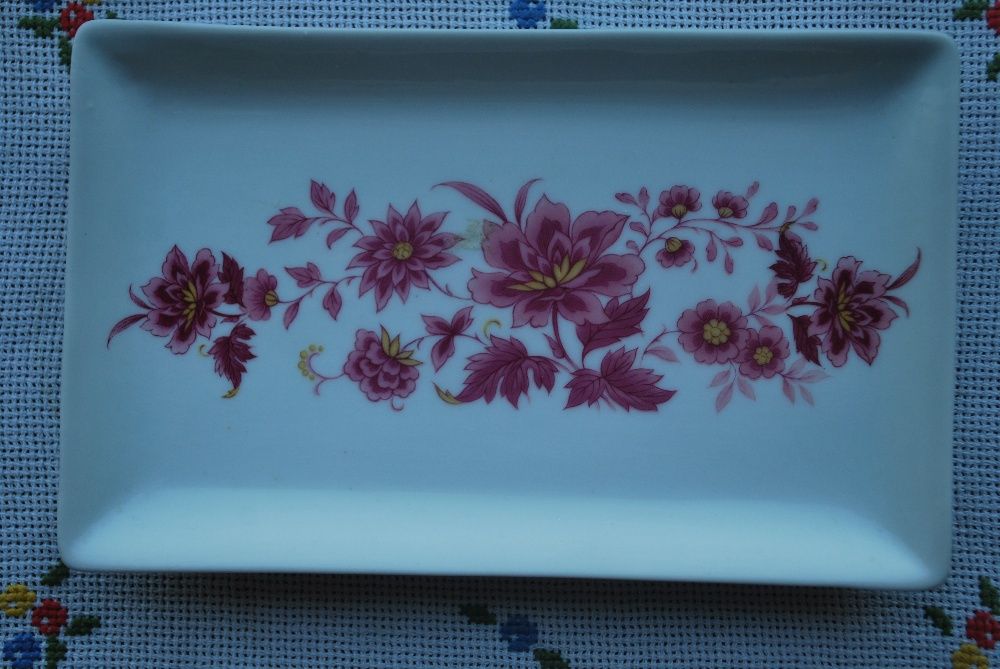 Estojo Lavatório Antigo (Saboneteira e Frascos) Porcelanas Guillen