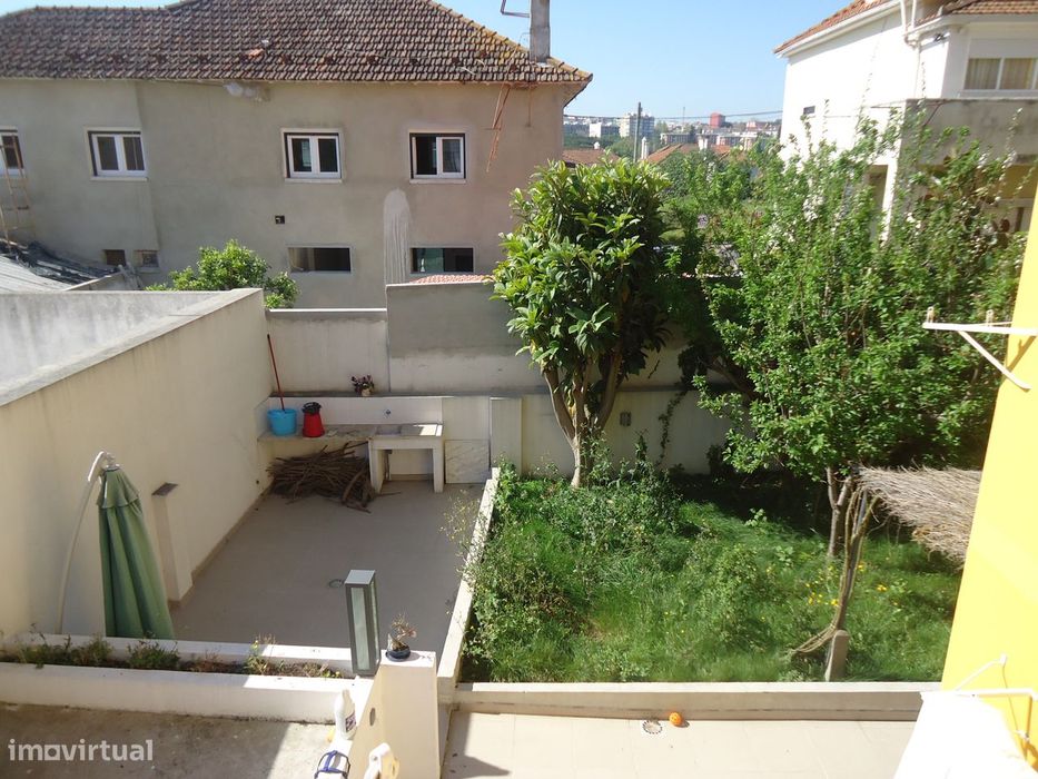 T2 em Olivais com jardim e cozinha separada