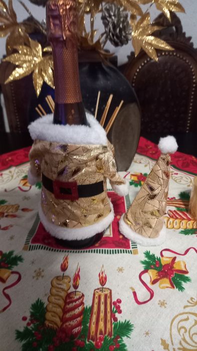 Vendo vestido de natal pra garrafas