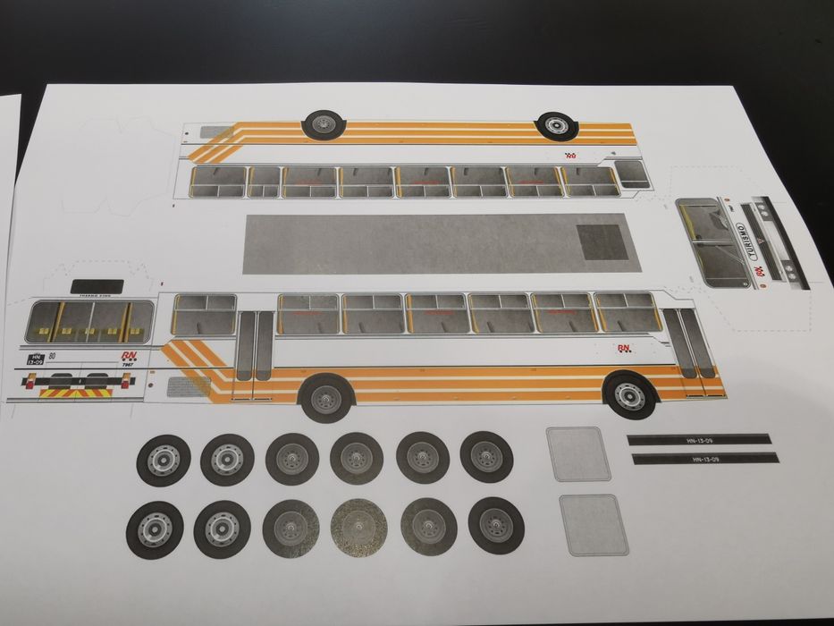 Autocarros RN e EVA x4 em cartolina A4 para recortar