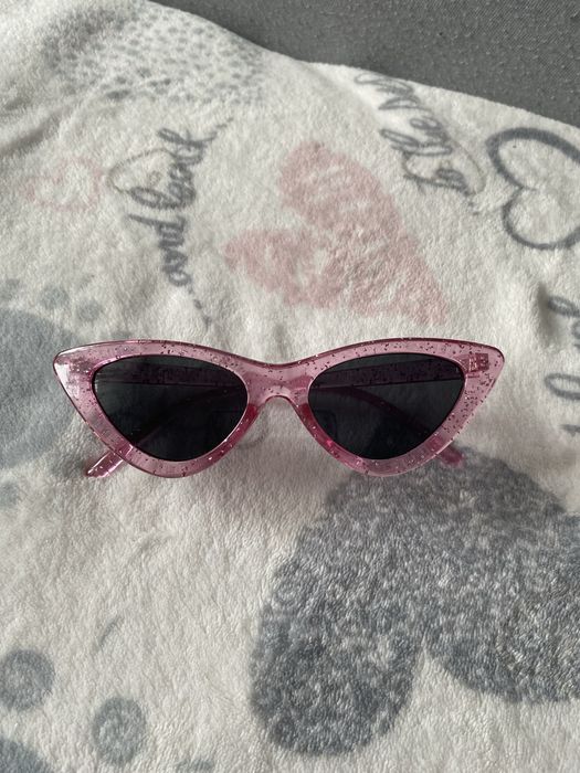 Różowe okulary przeciwsłoneczne kocie oczy z brokatem