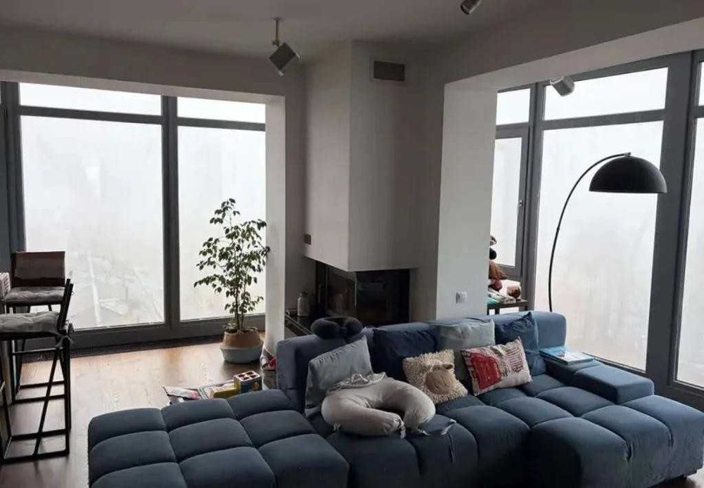 Продам 2-кімнатну квартиру 92, 9 м² на вул. Архітектора Олега Петрова