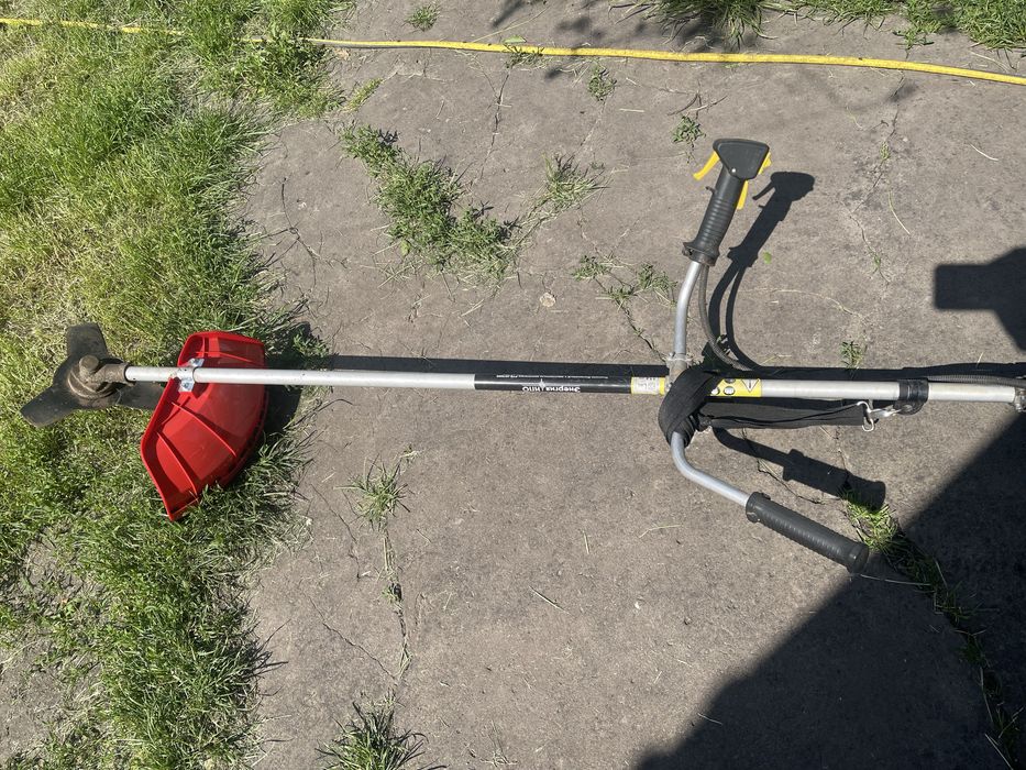 Продам бензокосу