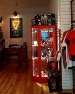 Candeeiro de tecto e vitrines electrificadas