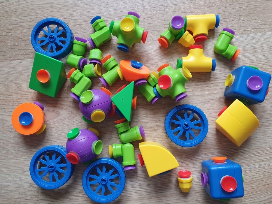 Интересный конструктор на липучках