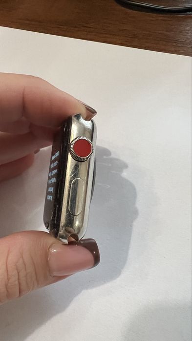 Apple Watch Series 3 42 мм LTE + зарядка