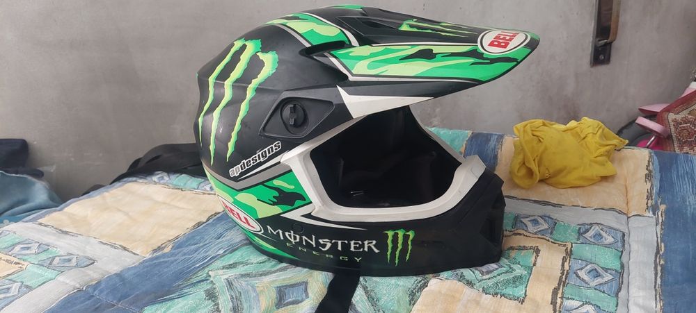 Capacete monster