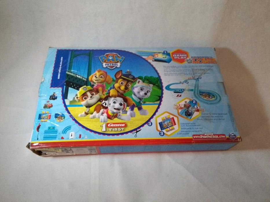 Tor Wyścigowy Psi Patrol Carrera First Jedno z aut zacina się