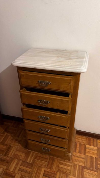 Conjunto de mobília para quarto.