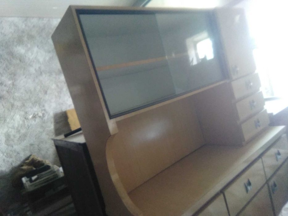 Móvel de Cozinha/Sala Moderno com Vitrine e Gavetas