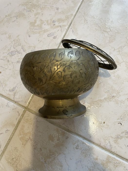 Конфетница, курильница, возочки из латуни новые. Индия