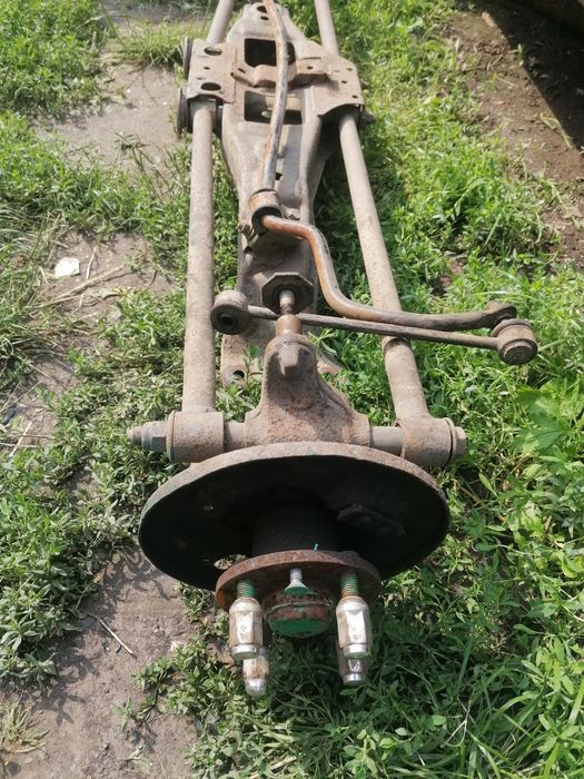 Продам задні ступиці мазда 323 ба