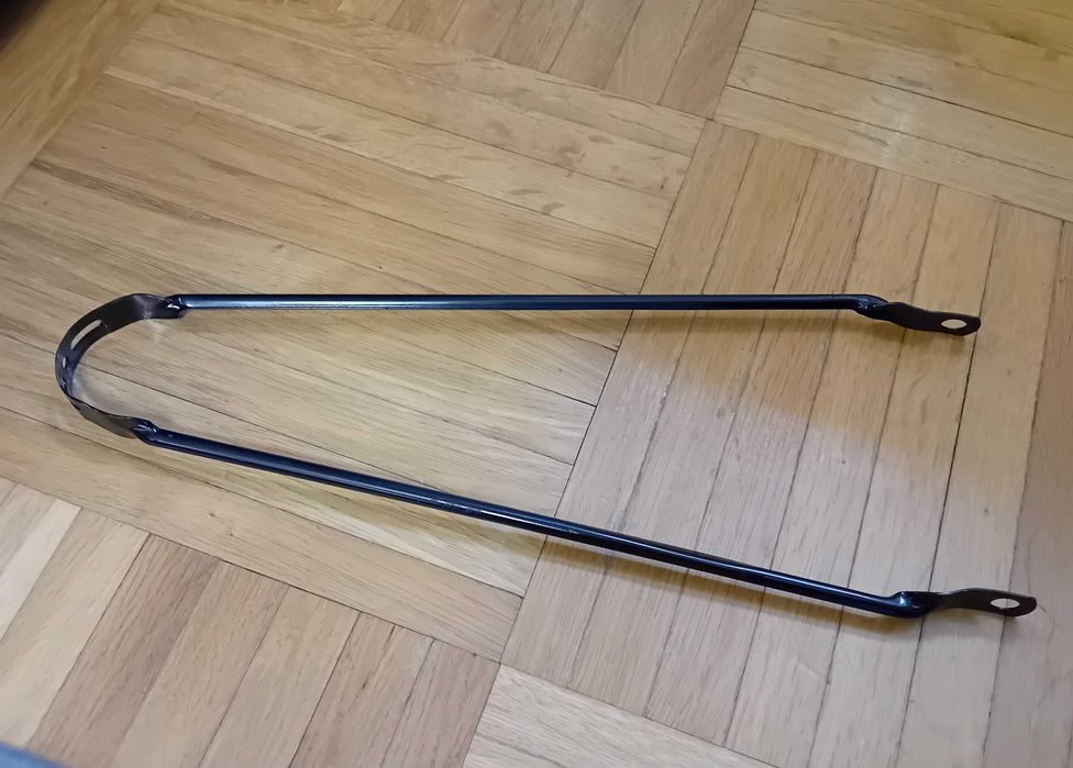 Wspornik błotnika do koła 28", stalowy,profilowany,czarny.