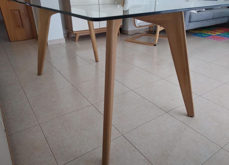 Mesa de jantar em vidro