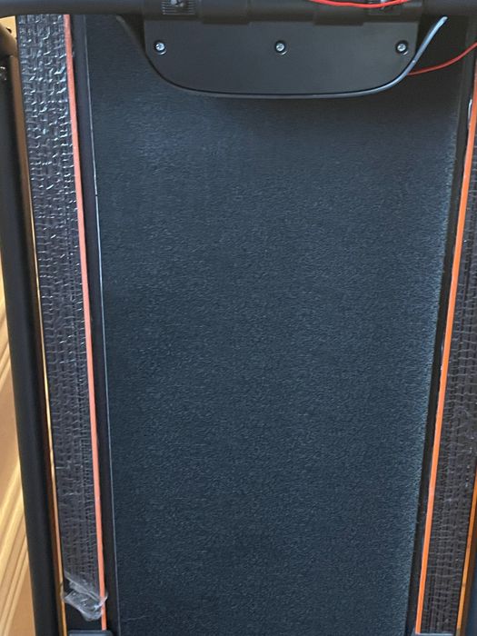 Passadeira de corrida compacta e dobrável.