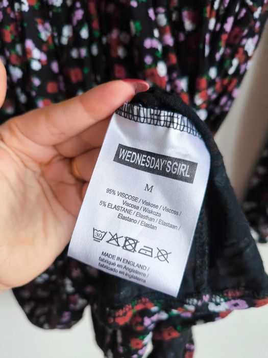 Sukienka w kwiaty marki Wednesday Girl w rozmiarze M/38, 95% Wiskoza