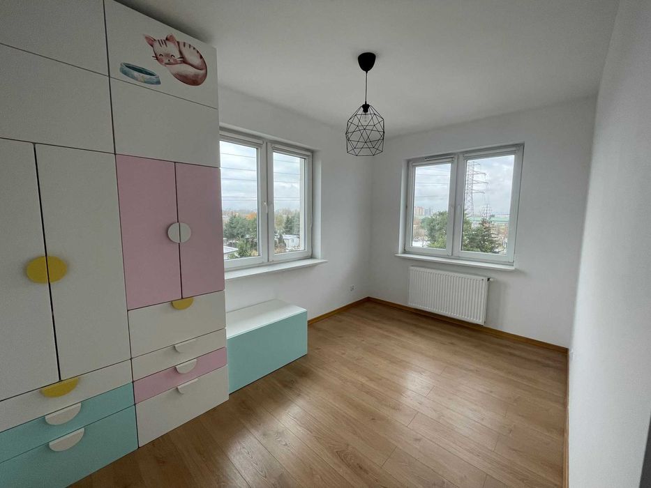 Cisza, spokój. 3 pokoje. Duży balkon. Miejsce parkingowe.