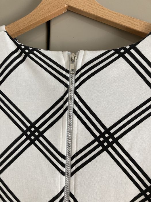 Bonprix biała sukienka w czarną kratkę roz. 38