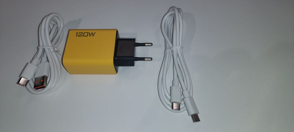 Szybka ładowarka 120W z kablami.