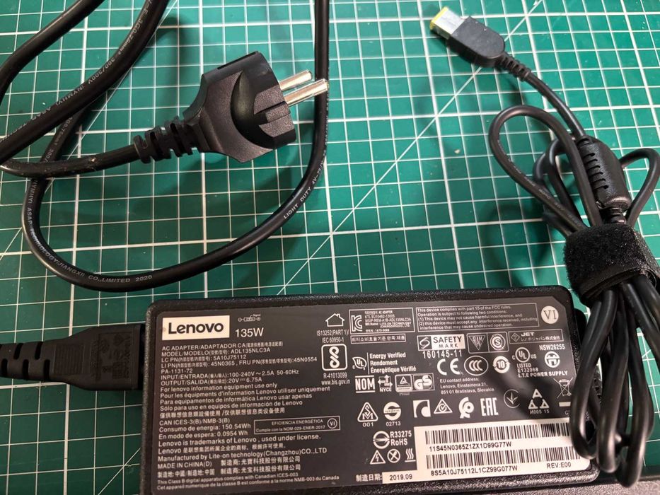 Doca Thinkpad Ultra Dock 40AH + Carregador 135Watts e Chaves