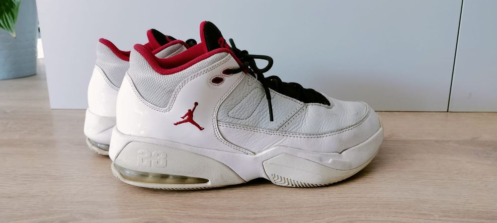 Buty Jordan Aura r.42