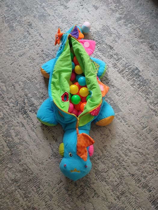 Sprzedam dinozaura z kulkami (basen)