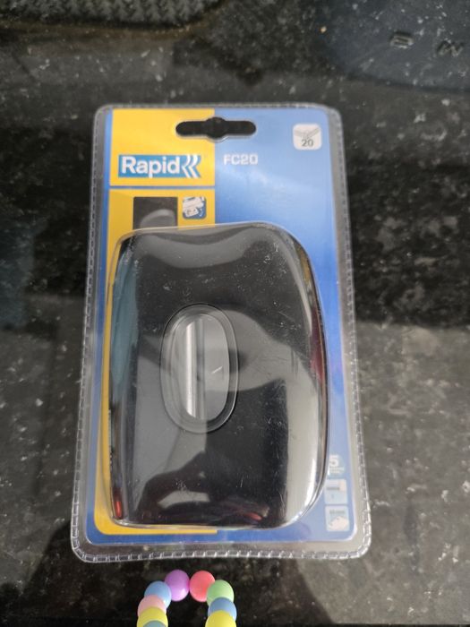 Furador novo dentro embalagem