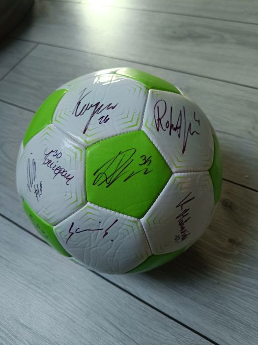 Piłka z podpisami