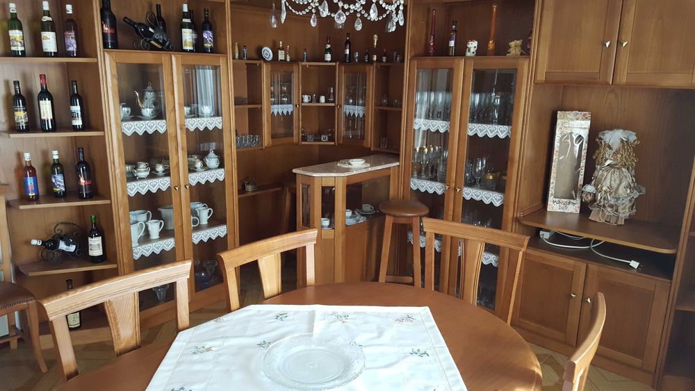 Móvel de Sala em Madeira Maciça de Castanho
