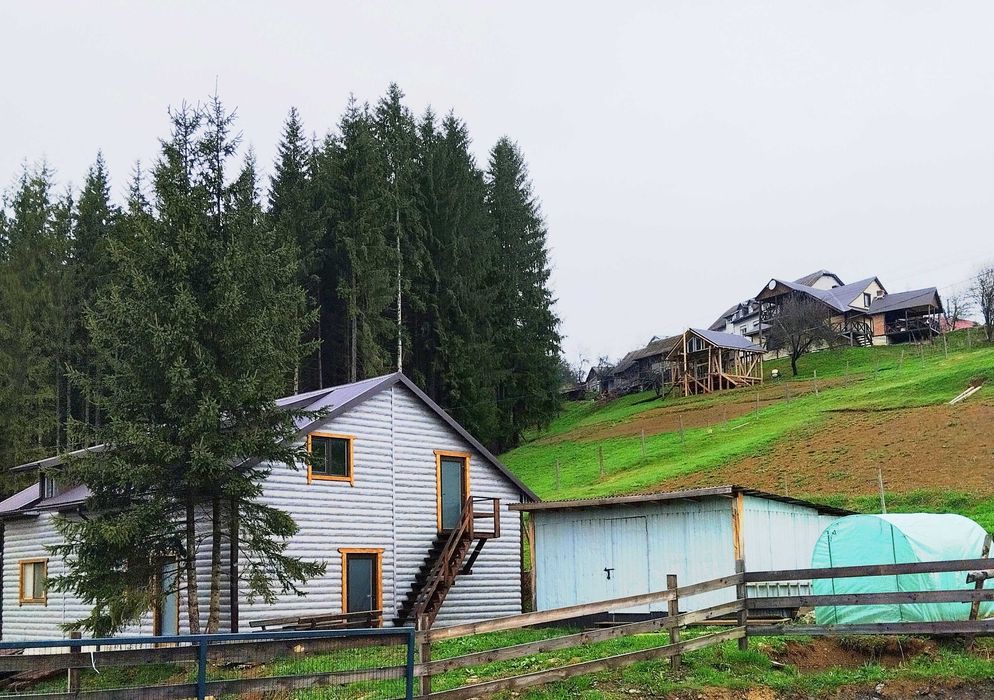 Продаж половини  будинку в Карпатах, Івано-франківська область, с.Яблуниця Буковель