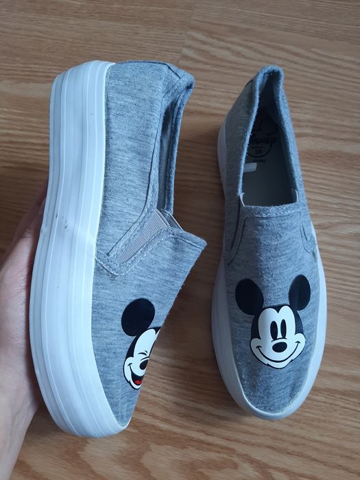 Buty slip-on na platformie 38