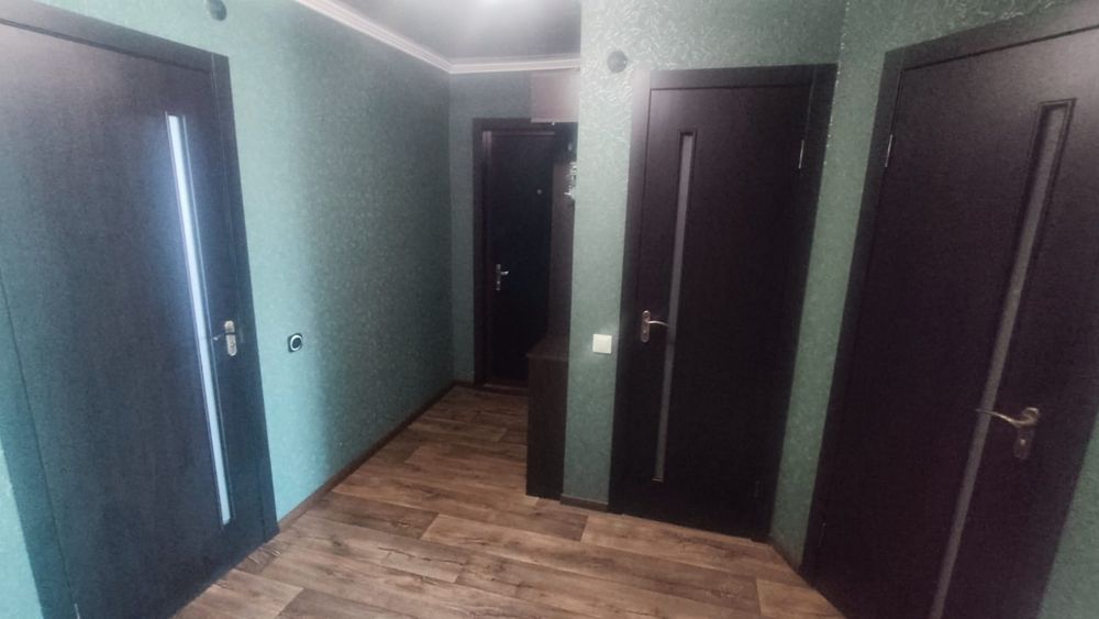 Продам 4-х кімнатну квартиру з автономним опаленням .