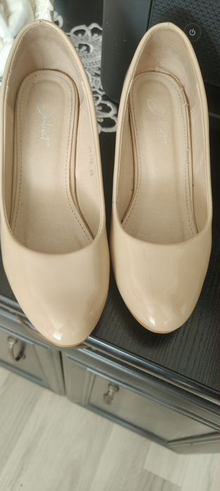 Buty damskie beżowe szpilki wysokość obcasa to 6 cm