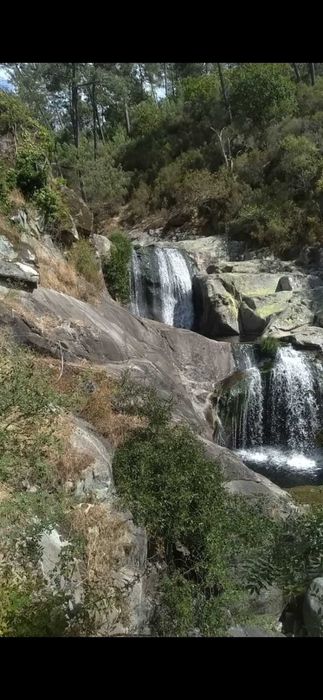 2 Moinhos junto a cascata