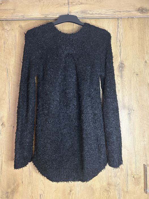 Sweter z dłuższym tyłem