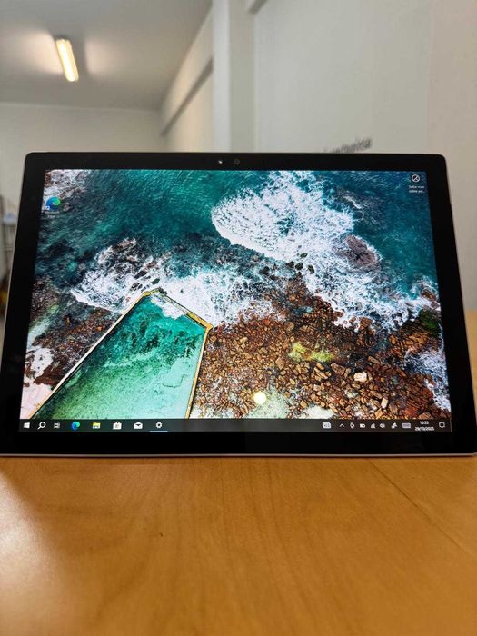 Microsoft Surface Pro 464729933059201120